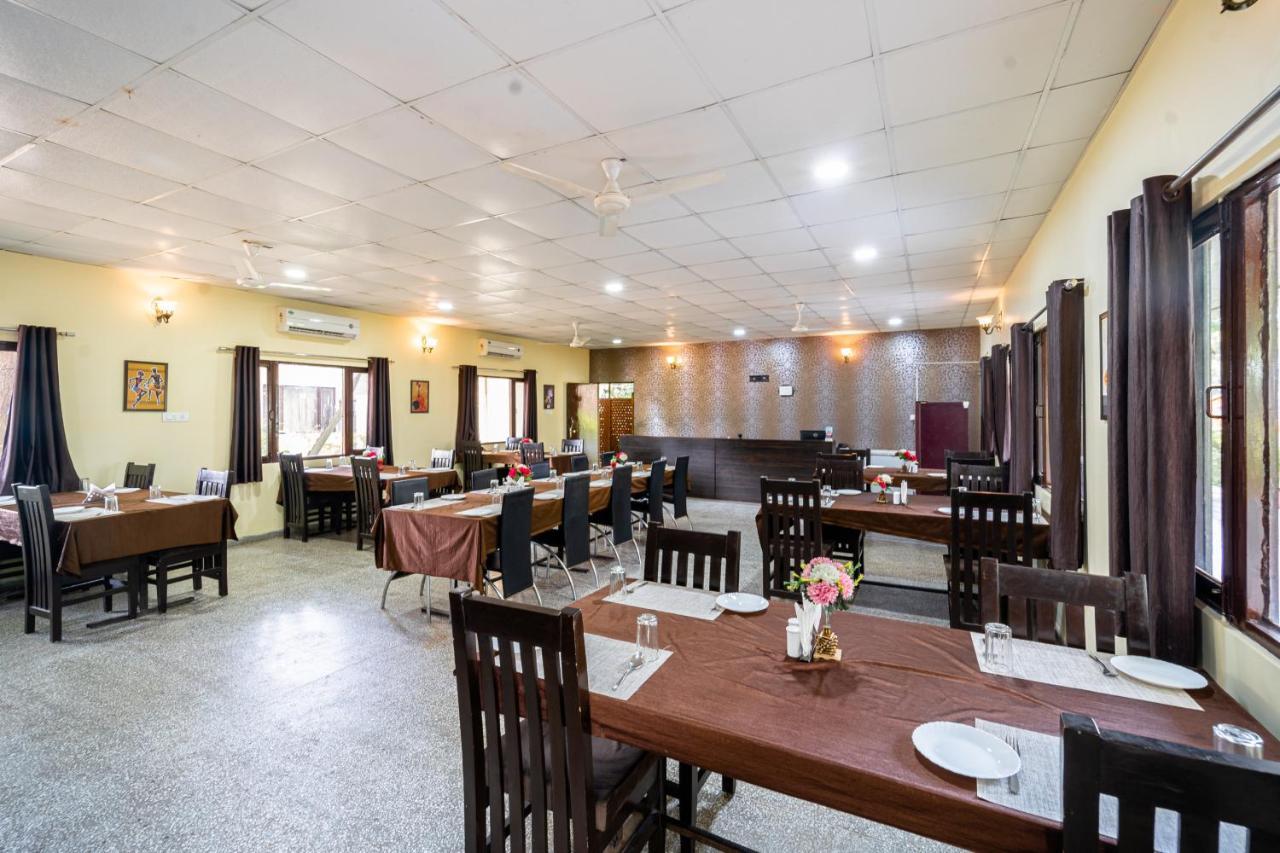 Narmada Hills Resort Godarpura Esterno foto
