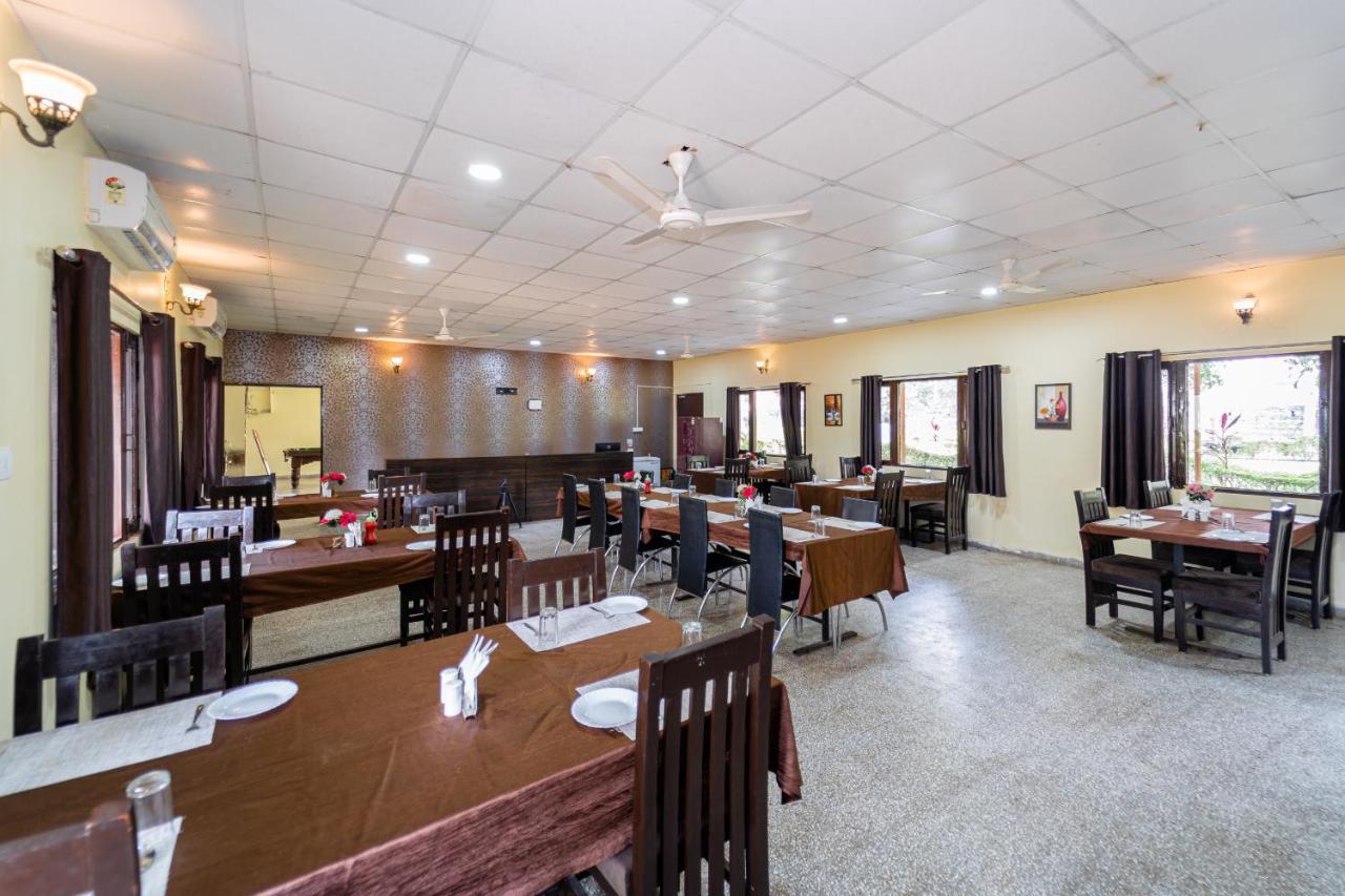 Narmada Hills Resort Godarpura Esterno foto